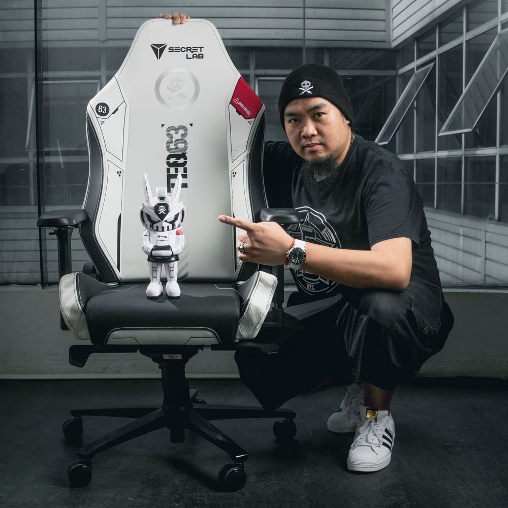 Quiccs posing with Secretlab OMEGA QUICCS Edition and Megateq exclusive figure